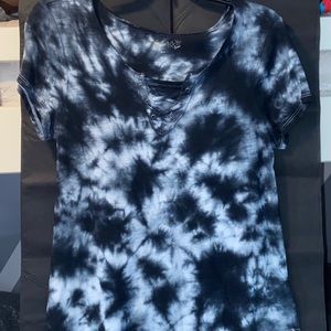 MUDD Black and White-ish Tie Dye Patterned T-Shirt